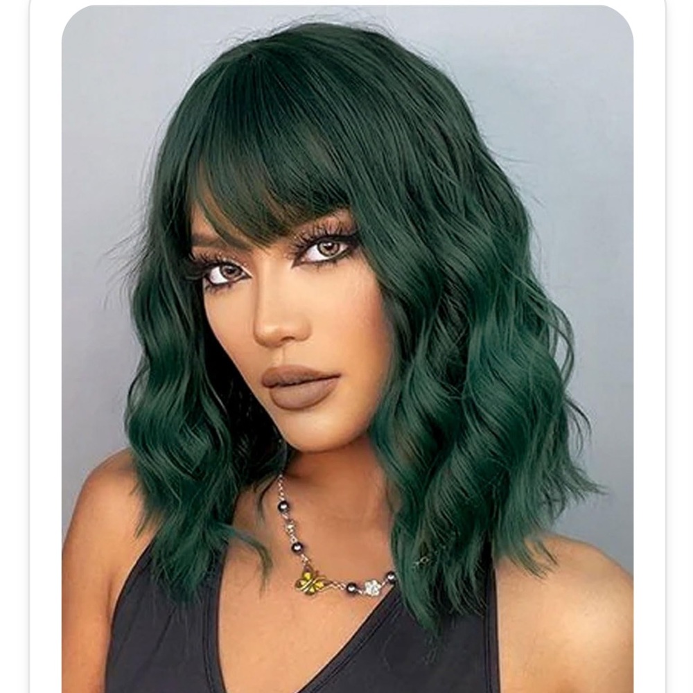 Deep Green Wavy Bob Wig with Bangs -